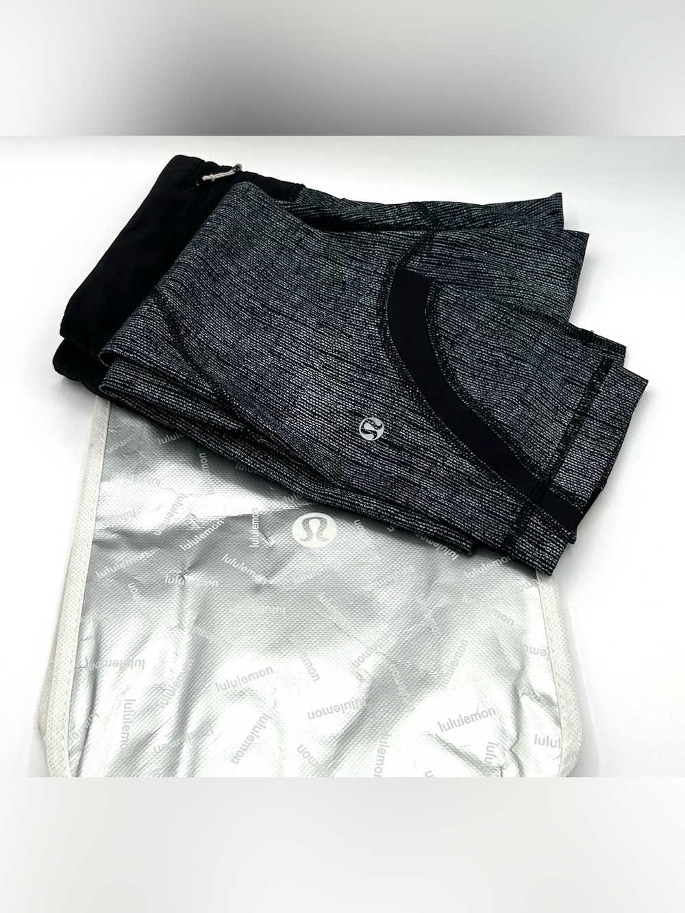 LULULEMON ATHLETICA Leggings size 6.
